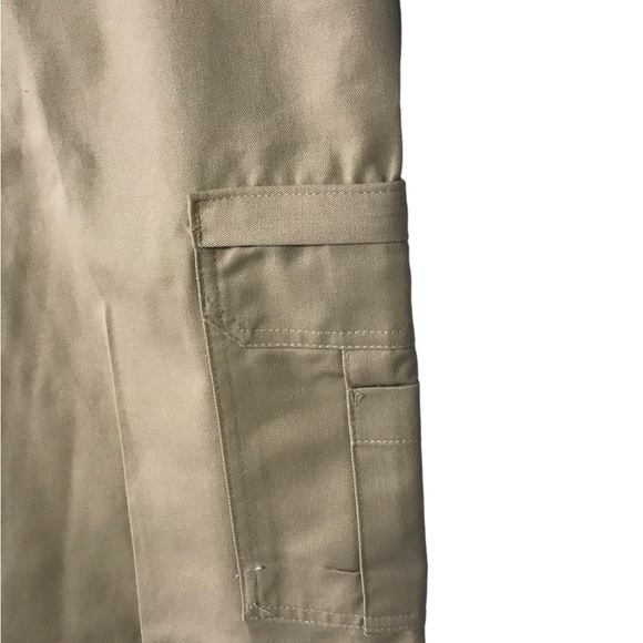 Dickies men’s khaki shorts size 40 - Picture 2 of 4